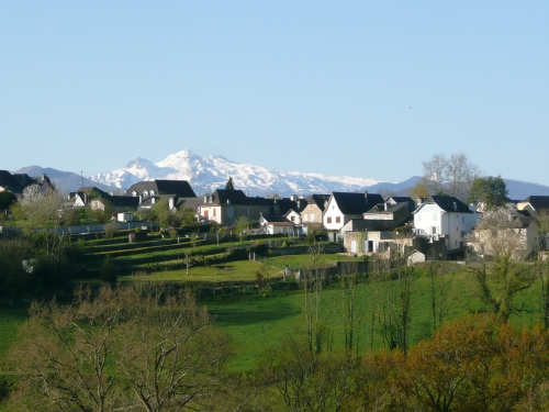 Oloron, Quartier Sainte-Croix et Pic d'Anie